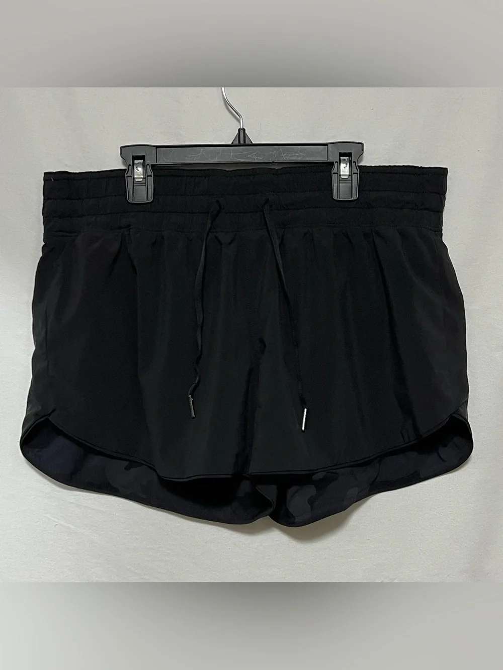 RARE Lululemon Choose a Side Camo Black Reversible High Rise Activewear Shorts